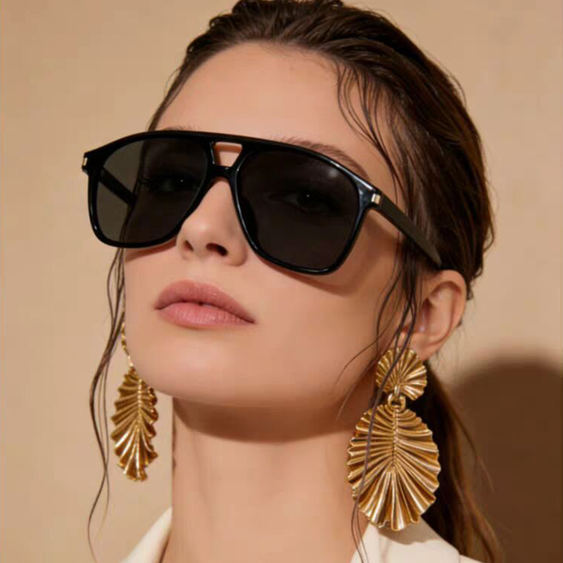Women'S Fashion Week Paris - Luxe dameszonnebril met groot montuur, gepersonaliseerde