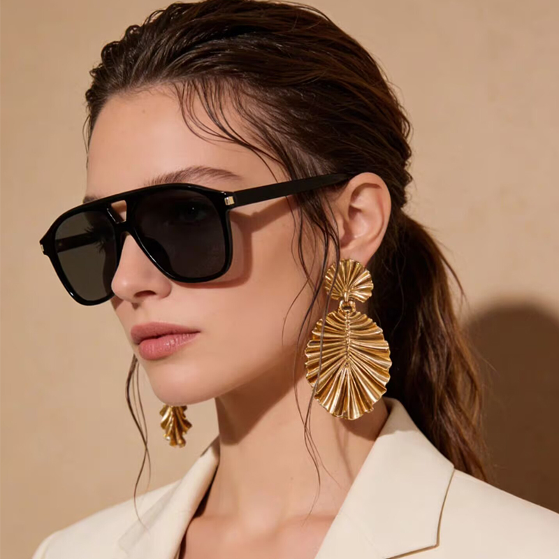 Luxe dameszonnebril met groot  - Women'S Fashion Week Paris recensie en prijs