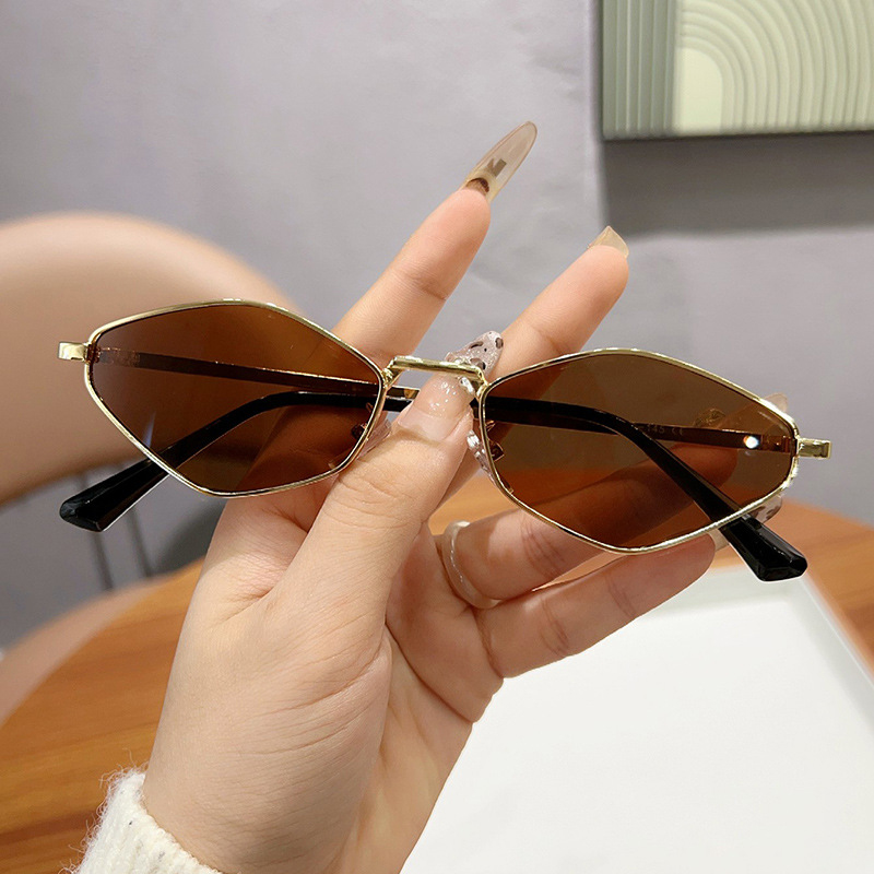 Trendy veelhoekige kleine zonn - Women'S Fashion Trends Summer 2025 recensie en prijs